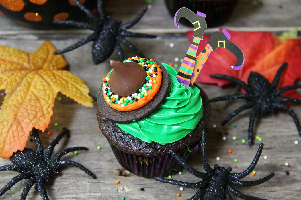 Easy Wicked Witch Cupcakes - These Halloween witch cupcakes are so easy to create. They look so professional yet they go together quickly with a few simple hacks!
