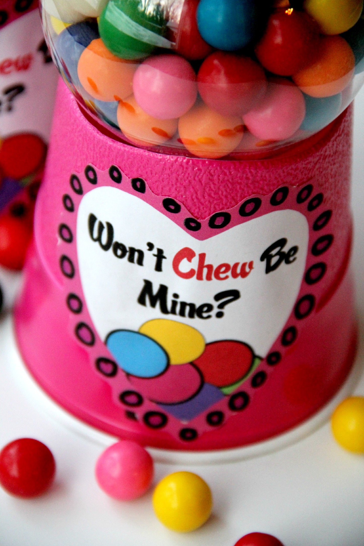 Valentine Bubblegum Machines - These DIY bubblegum machines are sure to make your Valentine smile!! They're so easy to make!
